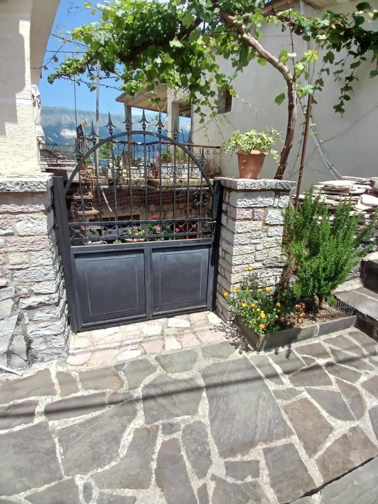 Eniguesthouse Αργυρόκαστρο Εξωτερικό φωτογραφία